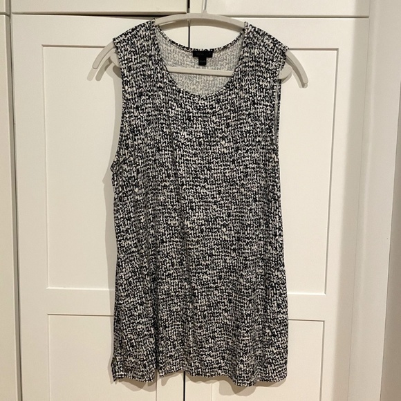 J. Jill Tops - Size Large J.Jill Wearever Sleeveless abstract gray, black pattern Tunic